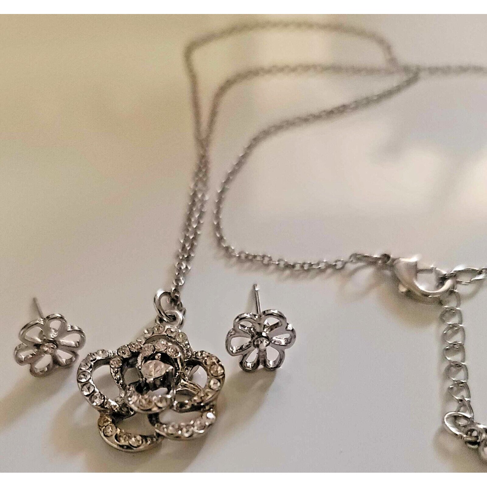 Silver Tone Flower Necklace And Silver Tone Earrings Set